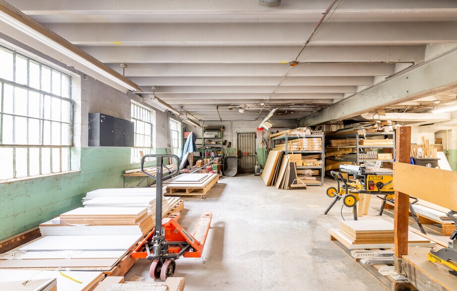 More Photos Of 927 E Madison St, Louisville Warehouse For Sale