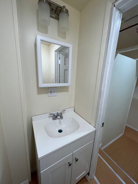 More Photos Of 4-6 John St, Waterbury Apartments For Sale