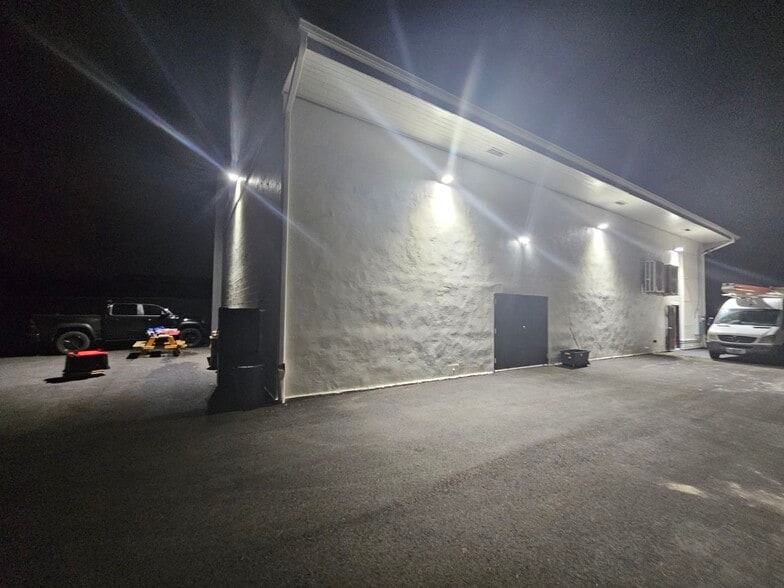 More Photos Of 5833 NE Portland Hwy, Portland Flex For Sale