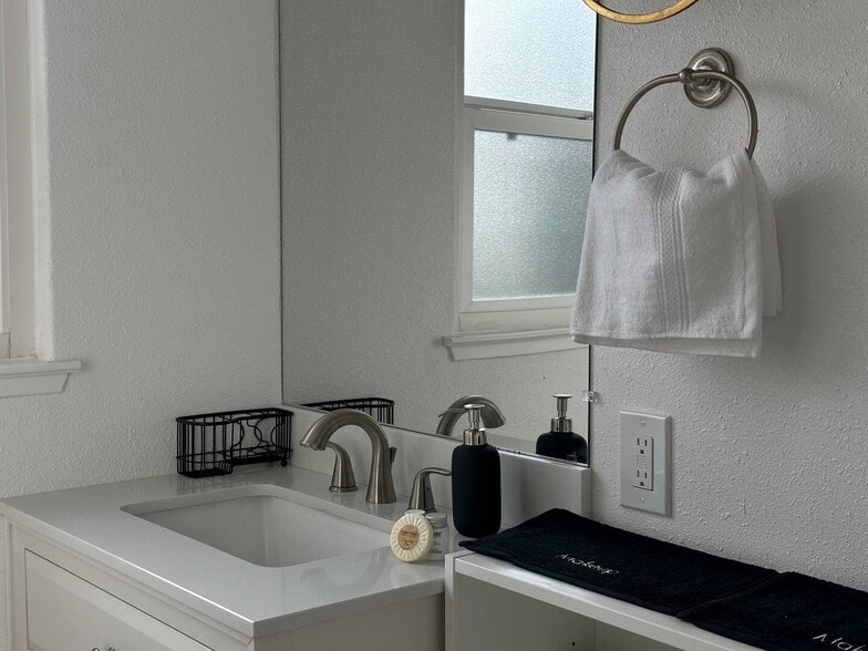 More Photos Of 600 Harbor Blvd, West Sacramento Warehouse For Sale