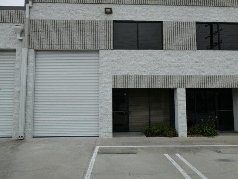 More Photos Of 787 W Woodbury Rd, Altadena Warehouse For Lease