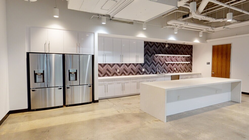 More Photos Of 10636 Scripps Summit Ct, San Diego Research And Development For Lease