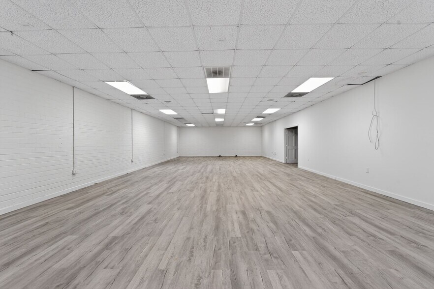 More Photos Of 1225 W Market Center Dr, High Point Warehouse For Sale