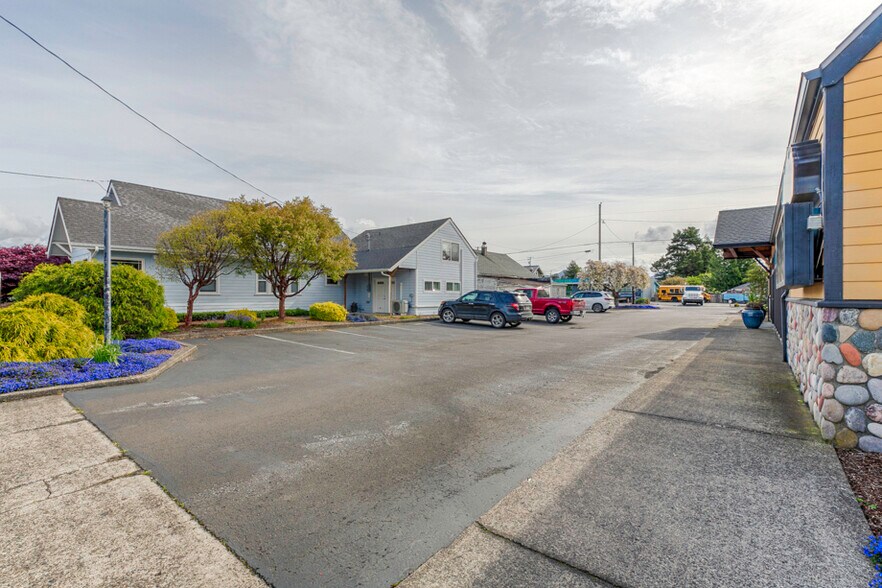 More Photos Of 915 Main Ave, Tillamook Veterinarian Kennel For Lease