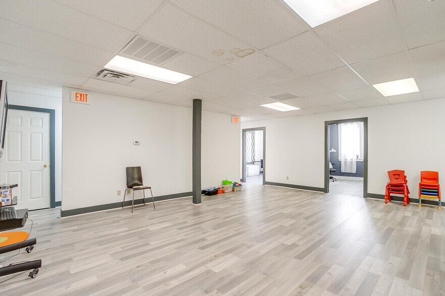 More Photos Of 1434 N Main St, Fort Worth Storefront Retail Office For Lease