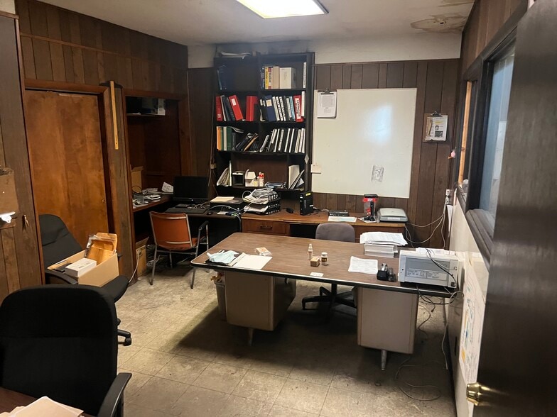 More Photos Of 400 S Gray St, Albany Manufacturing For Sale