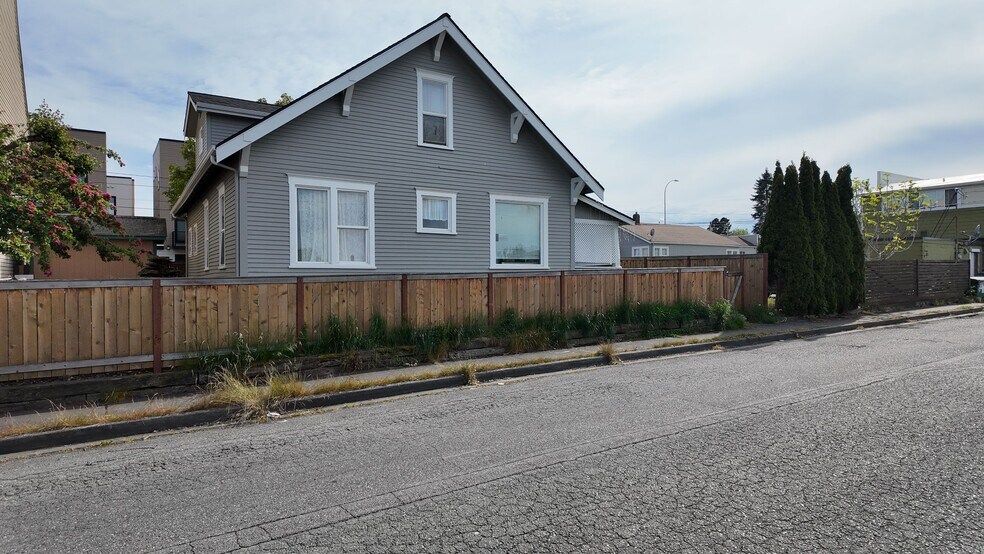 More Photos Of 2001-2011 Commercial Ave, Anacortes Storefront Retail Office For Sale