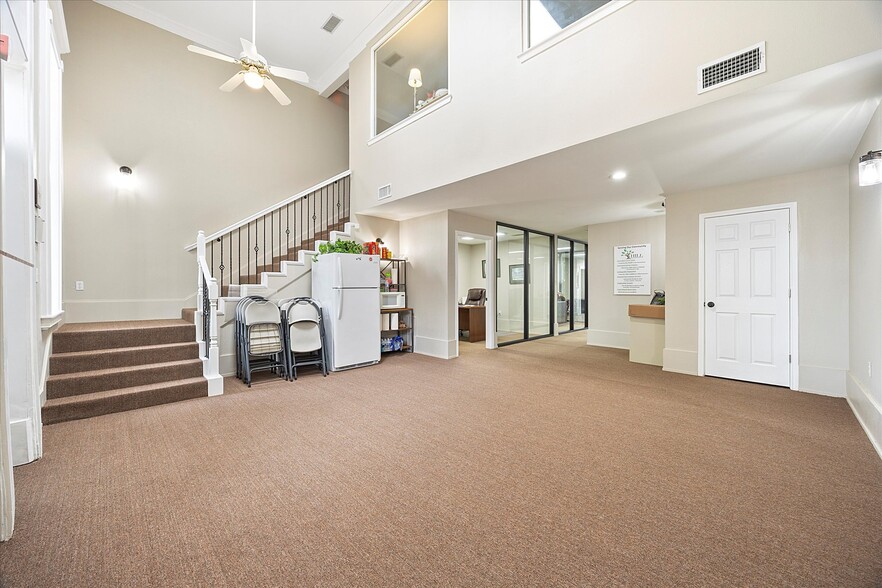 More Photos Of 208 S Bois D Arc St, Forney Storefront Retail Office For Lease