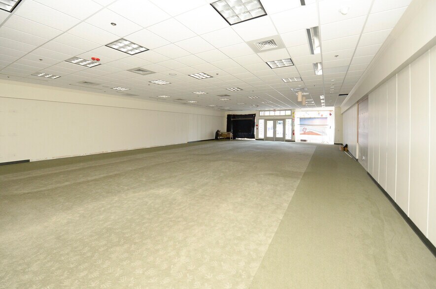 More Photos Of 222 E Ridgewood Ave, Ridgewood Freestanding For Lease