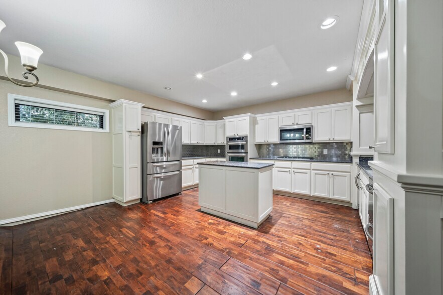 More Photos Of 4702 E 11th St, Tulsa Freestanding For Lease