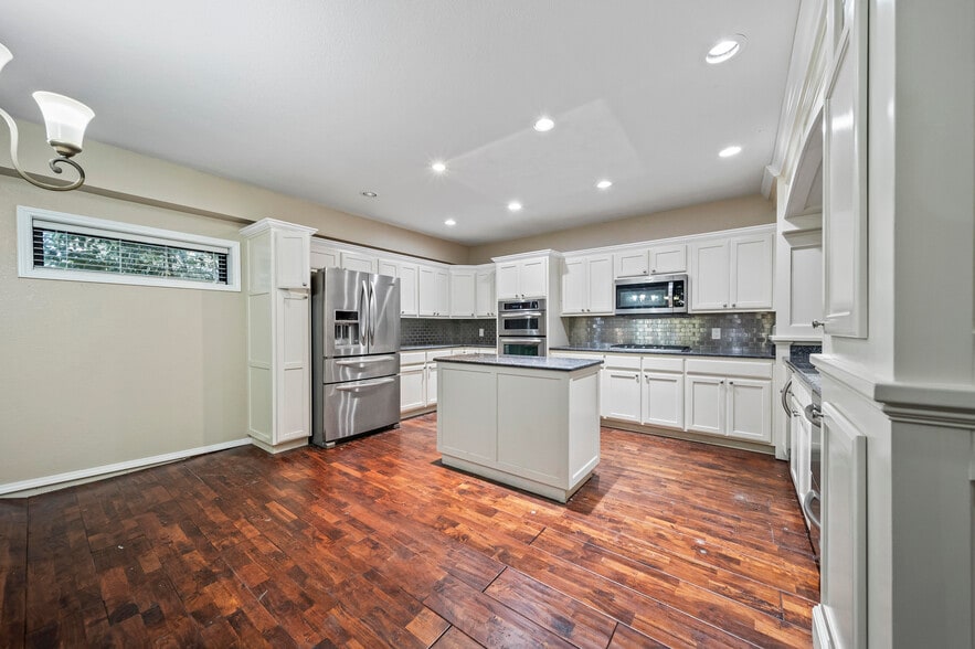 More Photos Of 4702 E 11th St, Tulsa Freestanding For Sale