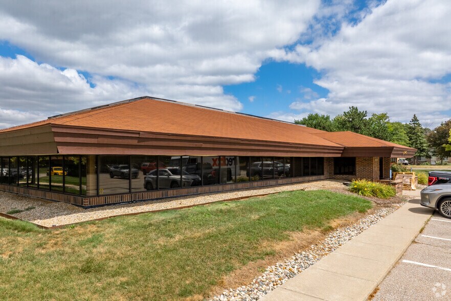 More Photos Of 30689-30821 Barrington St, Madison Heights Office For Sale