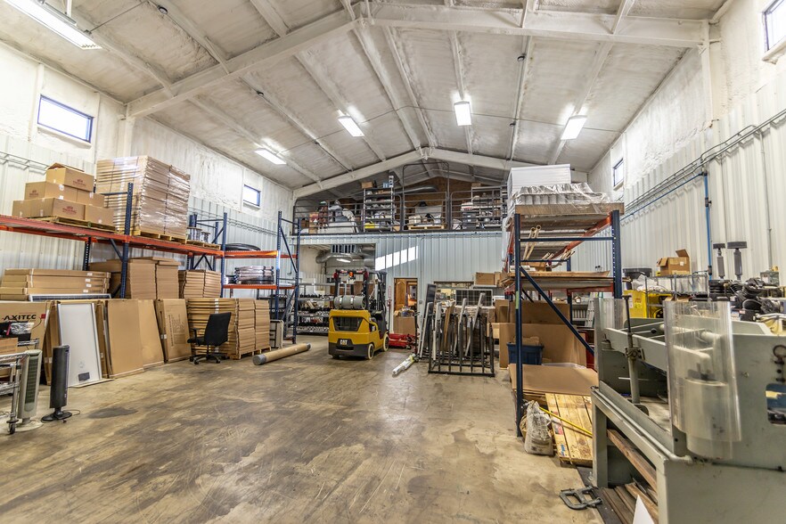 More Photos Of 1520 E Eagle Rd, Weatherford Light Manufacturing For Sale