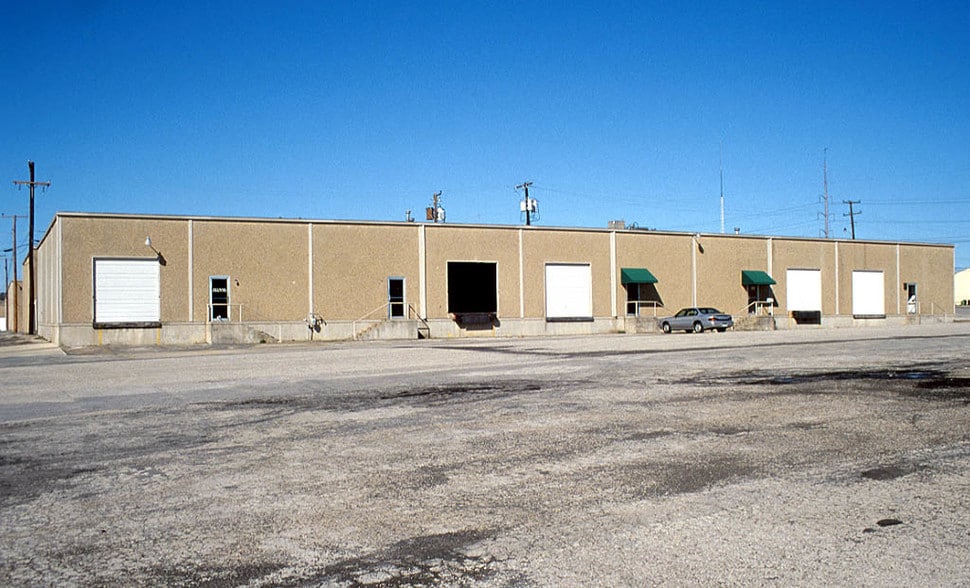 More Photos Of 5721 E Rosedale St, Fort Worth Unknown For Lease
