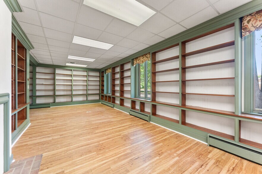 More Photos Of 678 Rappahannock Dr, White Stone Office For Sale