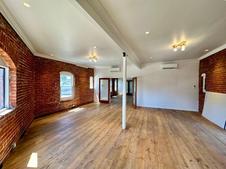 Primary Photo Of 826 Hampton Dr, Venice Office For Lease