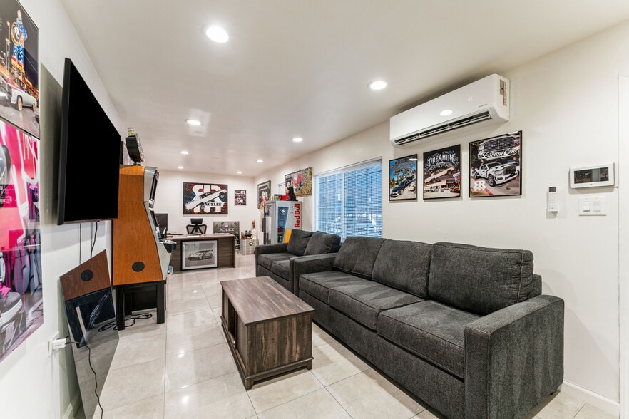 More Photos Of 7766 Burnet Ave, Van Nuys Service For Sale