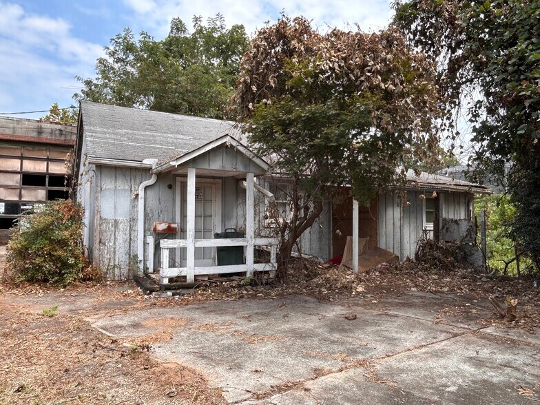 More Photos Of 675 Powder Springs St, Marietta Specialty For Sale