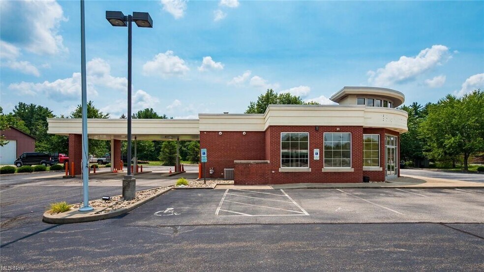 More Photos Of 61246 Southgate Rd, Cambridge Medical For Sale