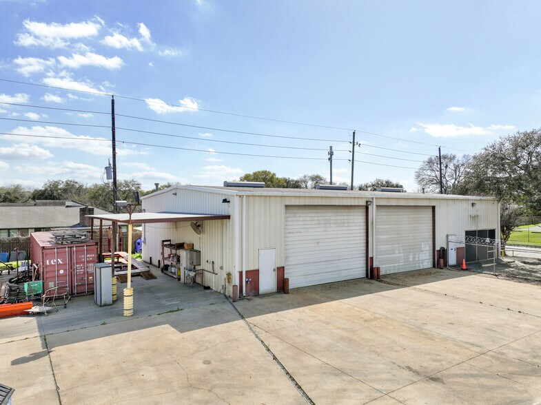 More Photos Of 115 Cinnamon Dr, Katy Flex For Lease