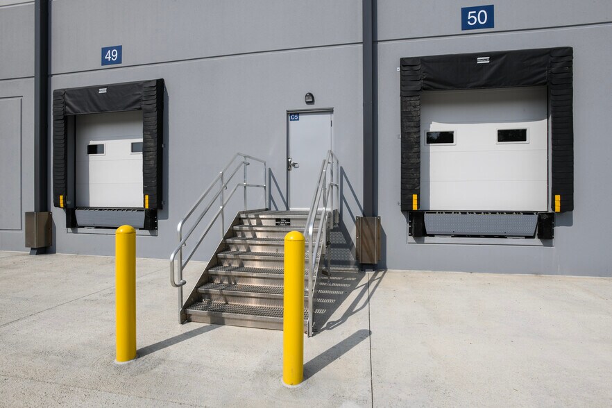 More Photos Of 1710 Lakeland Park Dr, Burlington Warehouse For Lease