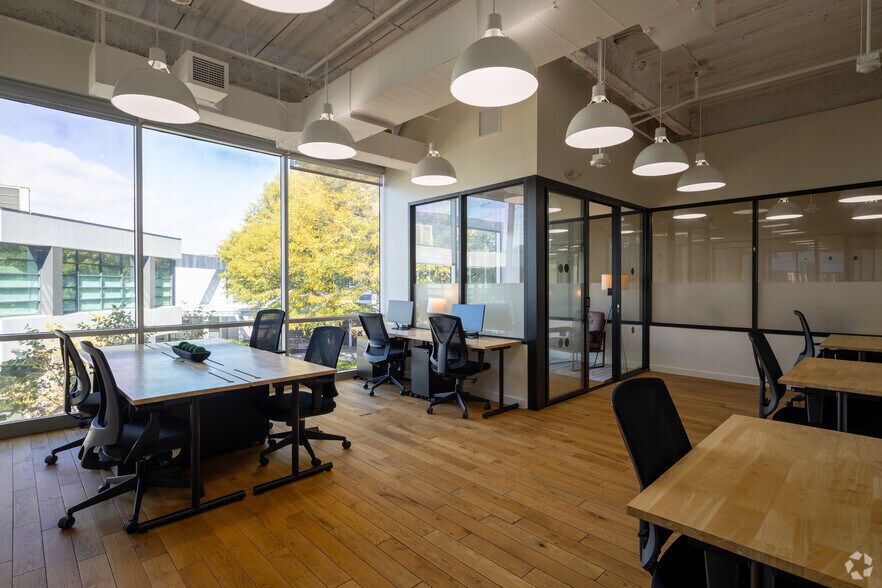 More Photos Of 3365 Piedmont Rd NE, Atlanta Coworking Space