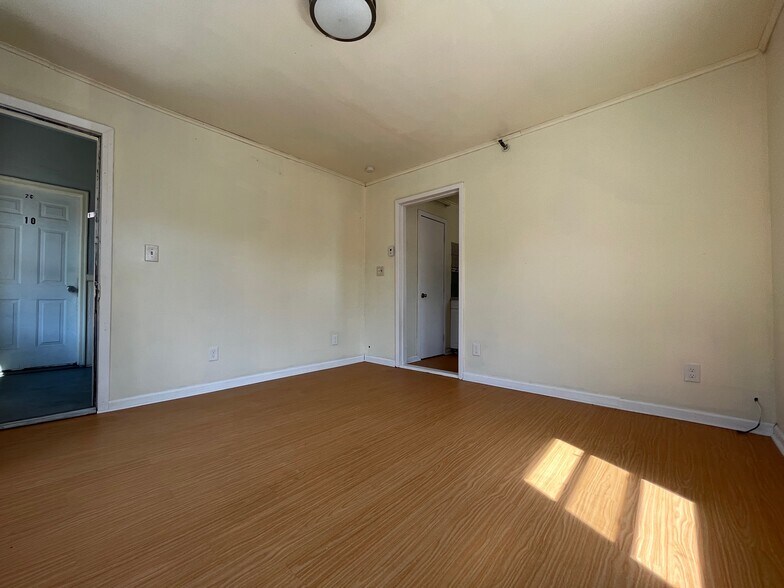 More Photos Of 4-6 John St, Waterbury Apartments For Sale