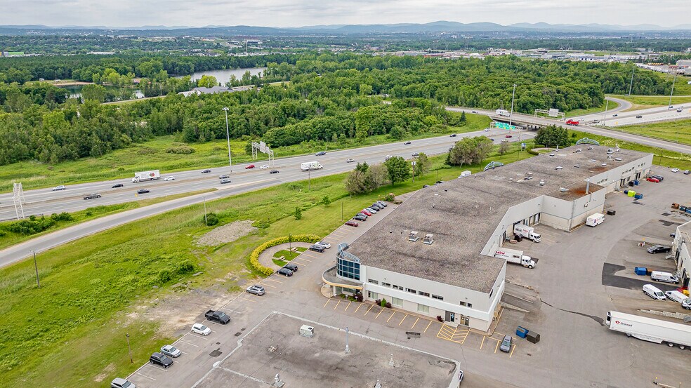 Primary Photo Of 3220 Av Watt, Québec General Retail For Lease
