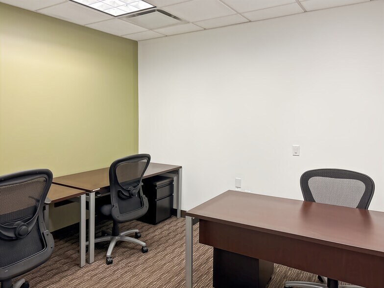 More Photos Of 118-35 Queens Blvd, Forest Hills Coworking Space