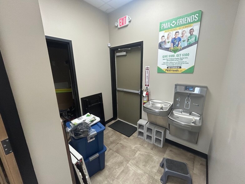 More Photos Of 8035 Highway 6, Missouri City Storefront Retail Office For Lease