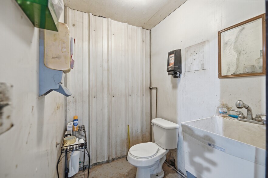 More Photos Of 654 W 138th St, Glenpool Industrial For Lease