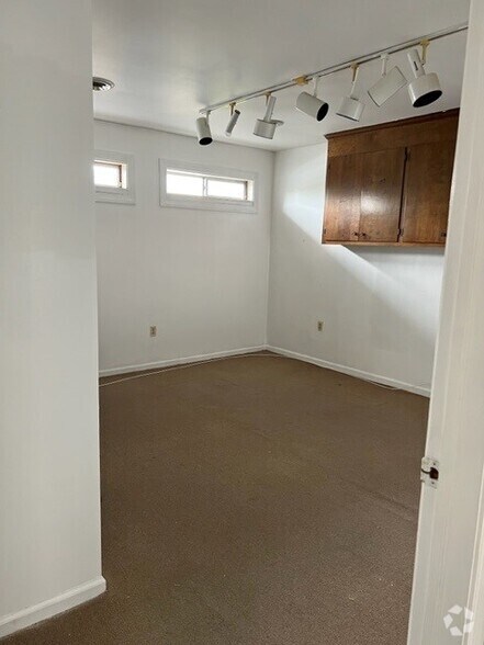 More Photos Of 510 S Sycamore St, Petersburg Medical For Lease