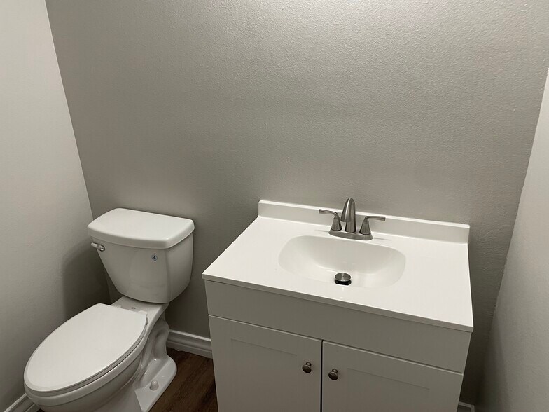 More Photos Of 6654 Leopard St, Corpus Christi Warehouse For Sale