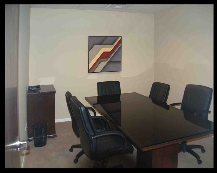 More Photos Of 7025-7035 Veterans Blvd, Burr Ridge Office For Sale