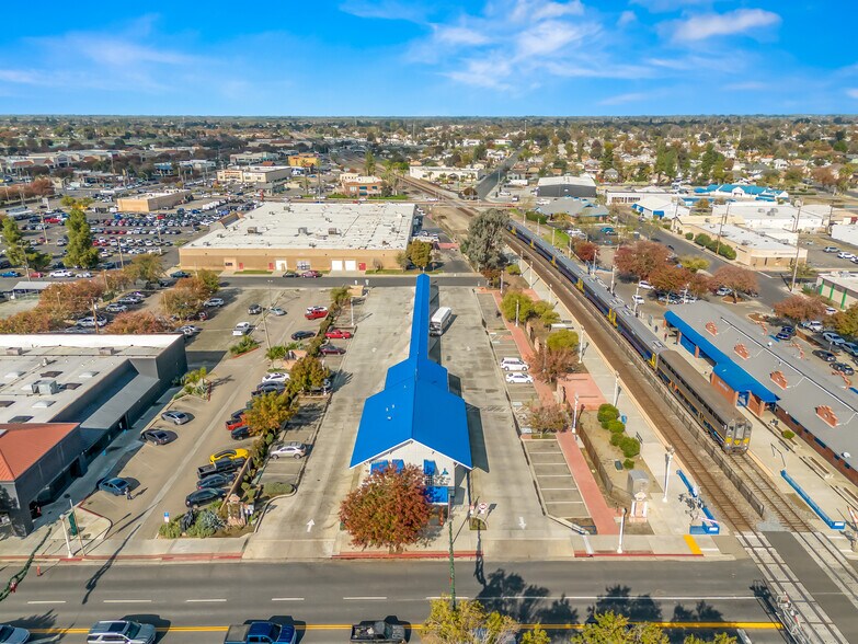 More Photos Of 504 W 7th St, Hanford Freestanding For Sale