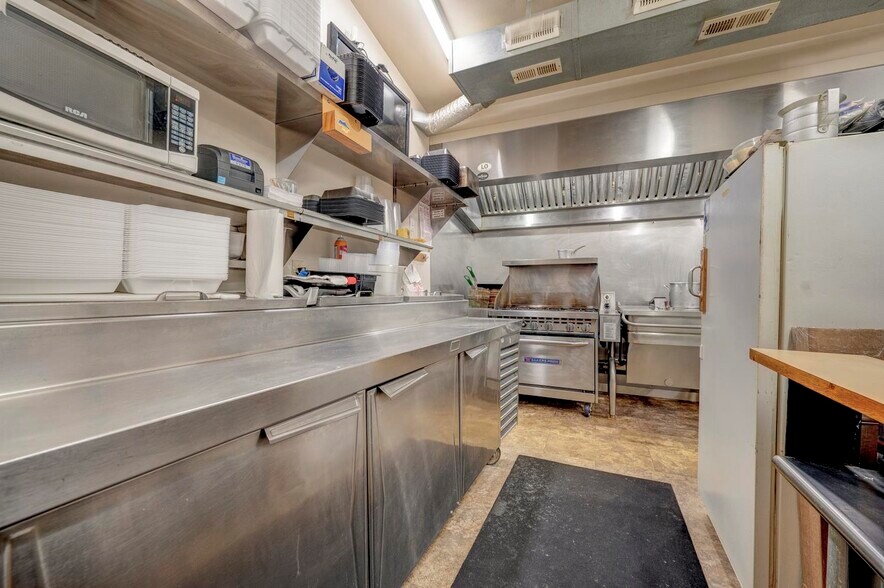 More Photos Of 100 Hill Ave, Spirit Lake Restaurant For Sale