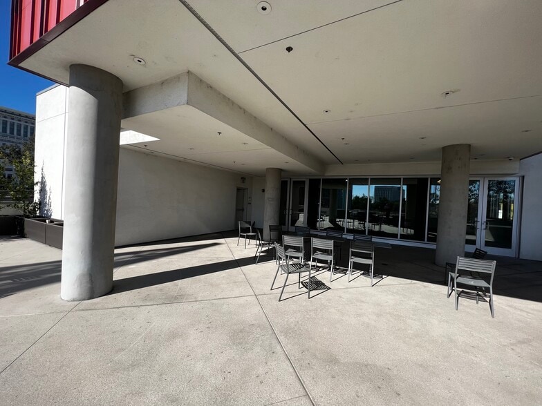 More Photos Of 555 N Spring St, Los Angeles Apartments For Lease