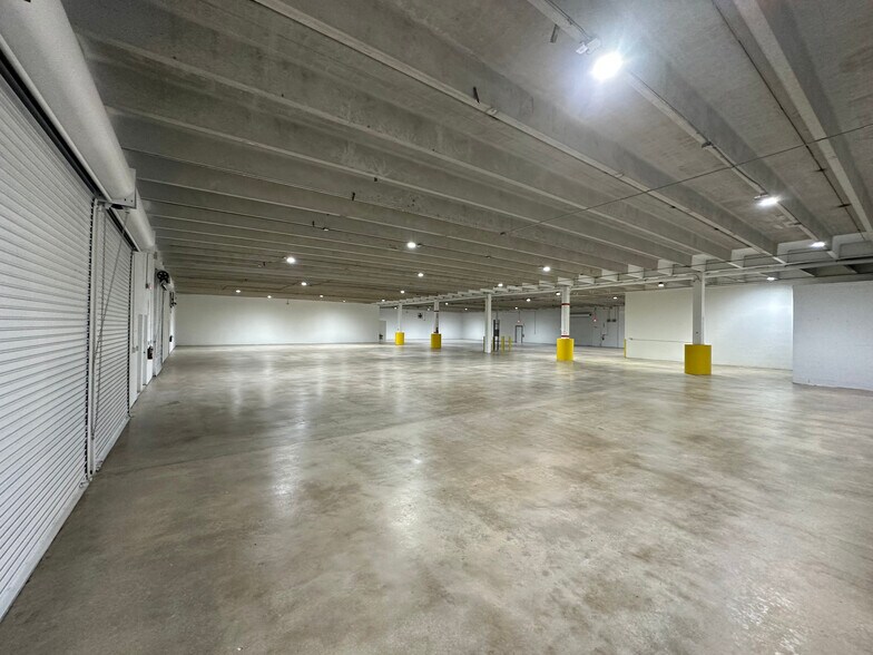 More Photos Of 6599 NW 74th Ave, Miami Warehouse For Lease