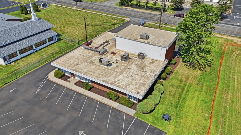More Photos Of 1568 Woodbourne Rd, Levittown Office For Sale