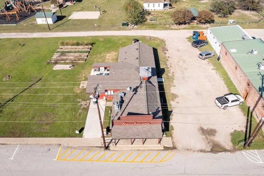 More Photos Of 110 W Bailey St, Ponder Restaurant For Sale