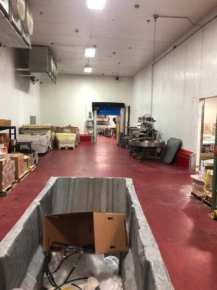 More Photos Of 16425 Kilbourn Ave, Oak Forest Distribution For Sale