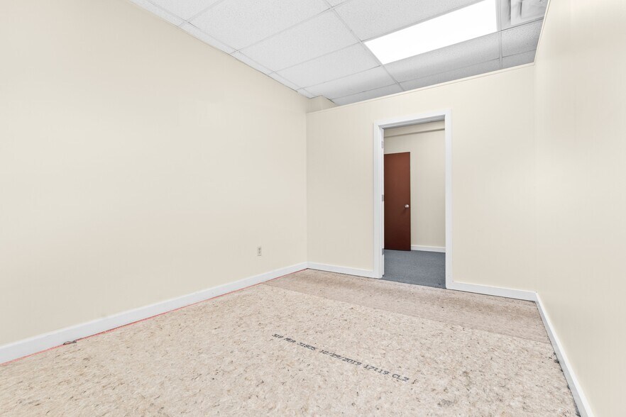 More Photos Of 57 Lake St, White Plains Auto Dealership For Lease