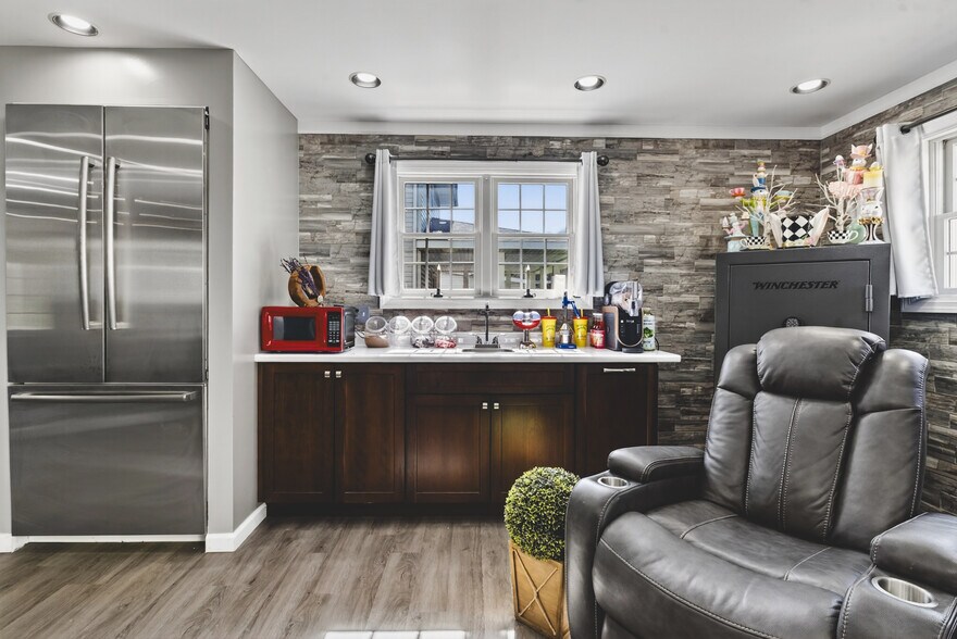 More Photos Of 690 Main St, Vintondale Loft Creative Space For Sale