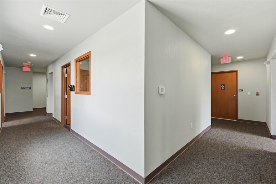 More Photos Of 312 N 5th Ave, Sturgeon Bay Office For Sale