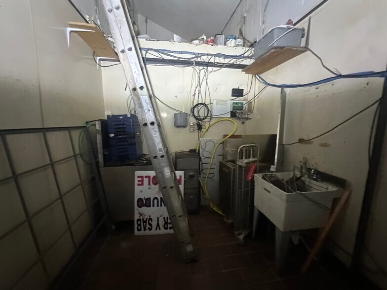 More Photos Of 3145 N Watkins St, Memphis General Retail For Sale