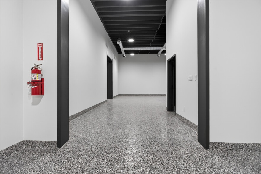 More Photos Of 703 S Main St, Burbank Showroom For Sale