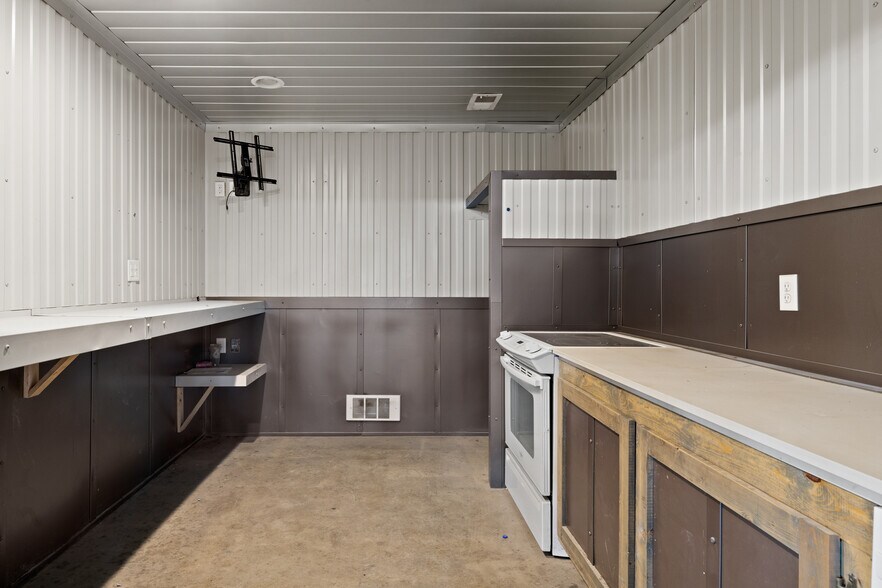 More Photos Of 6797 E Wildcat Rd, Evansville Warehouse For Sale