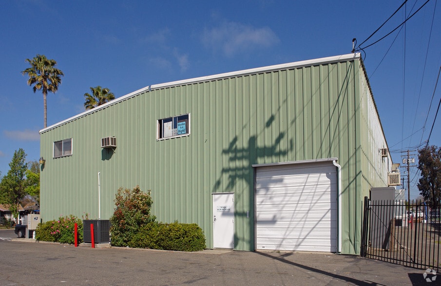 Primary Photo Of 4331 Attawa Ave, Sacramento Light Manufacturing For Sale