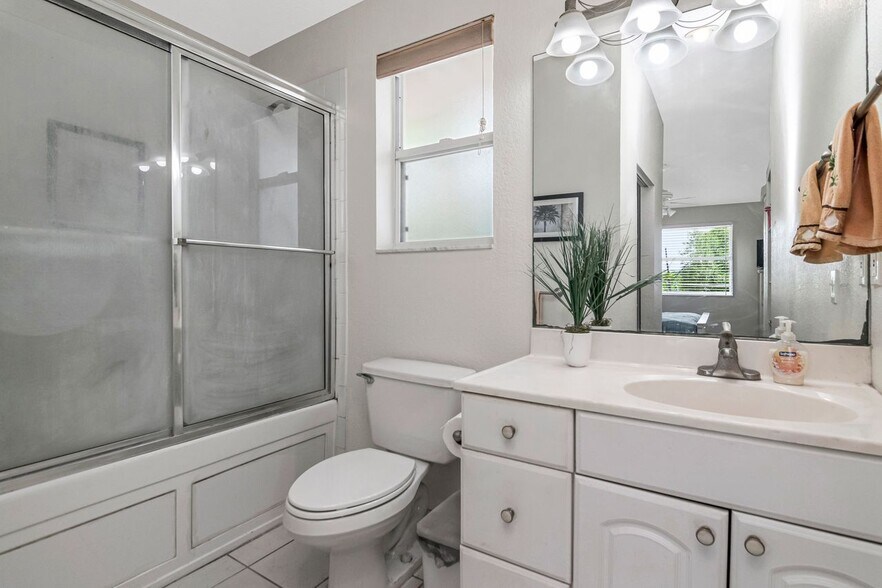More Photos Of 10532 67th Ave, Seminole Specialty For Sale