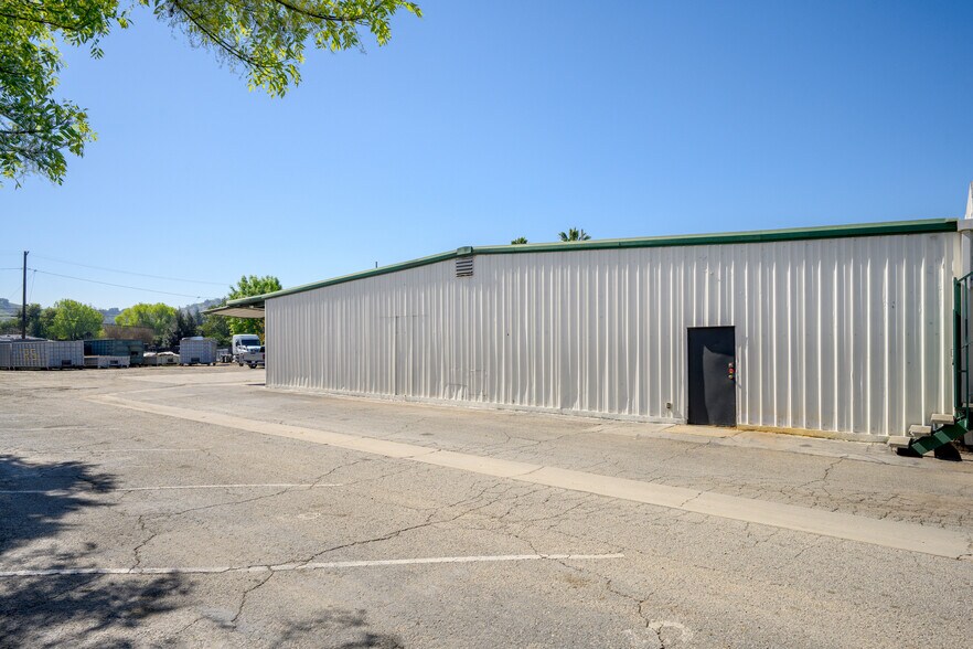 More Photos Of 1570 W Mission Blvd, Pomona Manufacturing For Lease